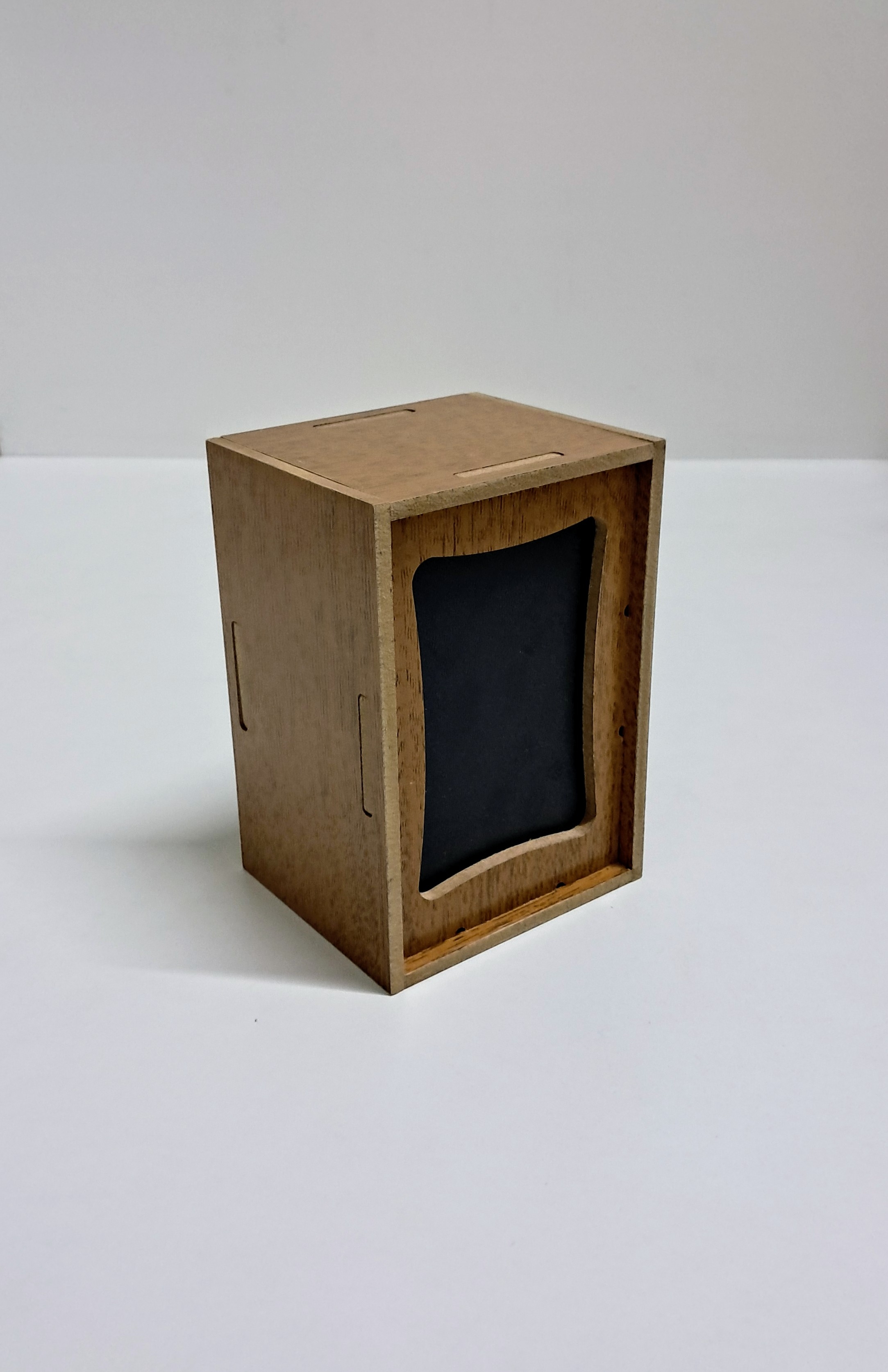 LİVABORD AHŞAP DİSPENSER DİKEY PEÇETELİK LBPCT010