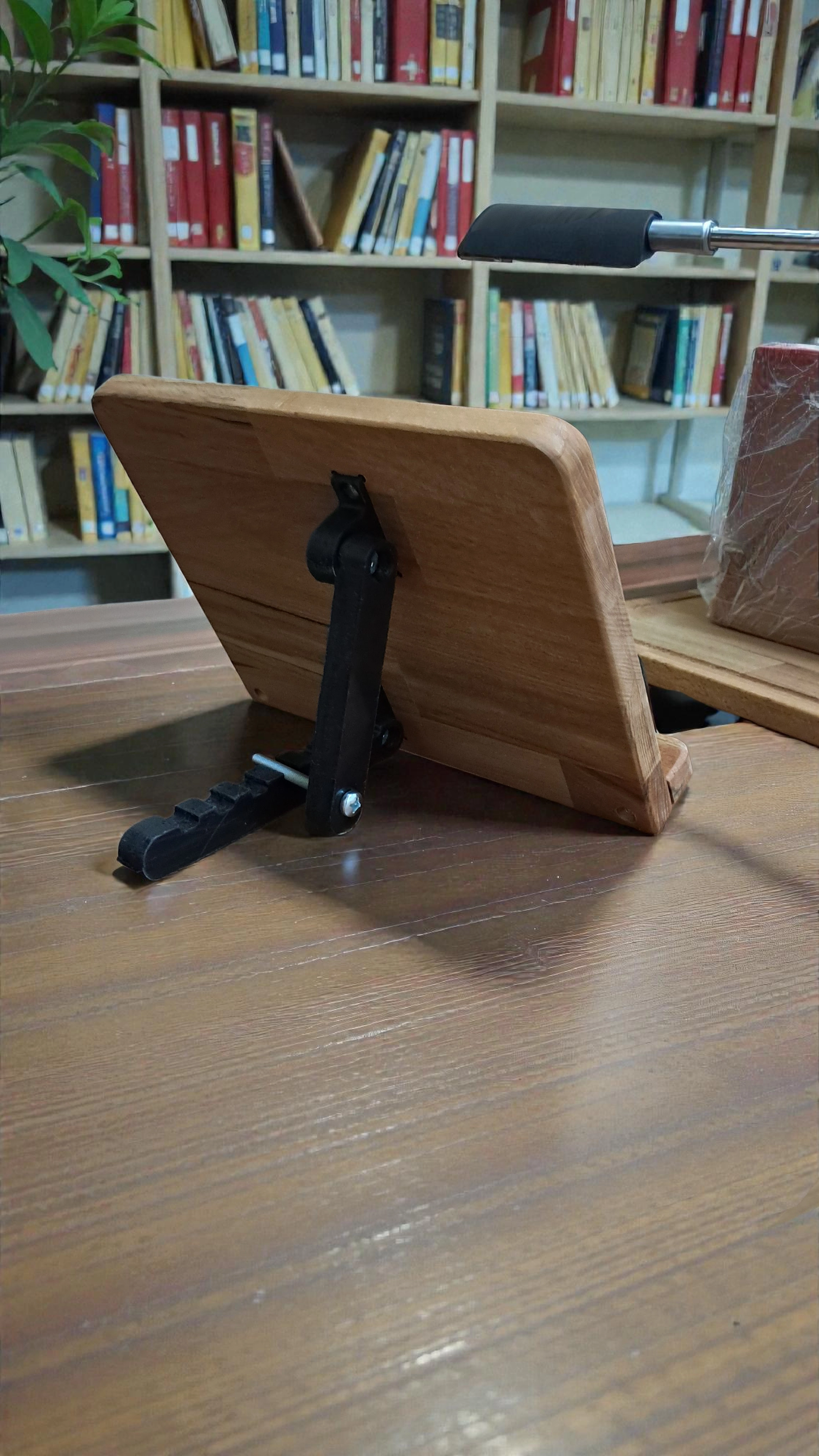 AHŞAP KİTAP OKUMA, DERS ÇALIŞMA VE TABLET STANDI LBKTPSTND02