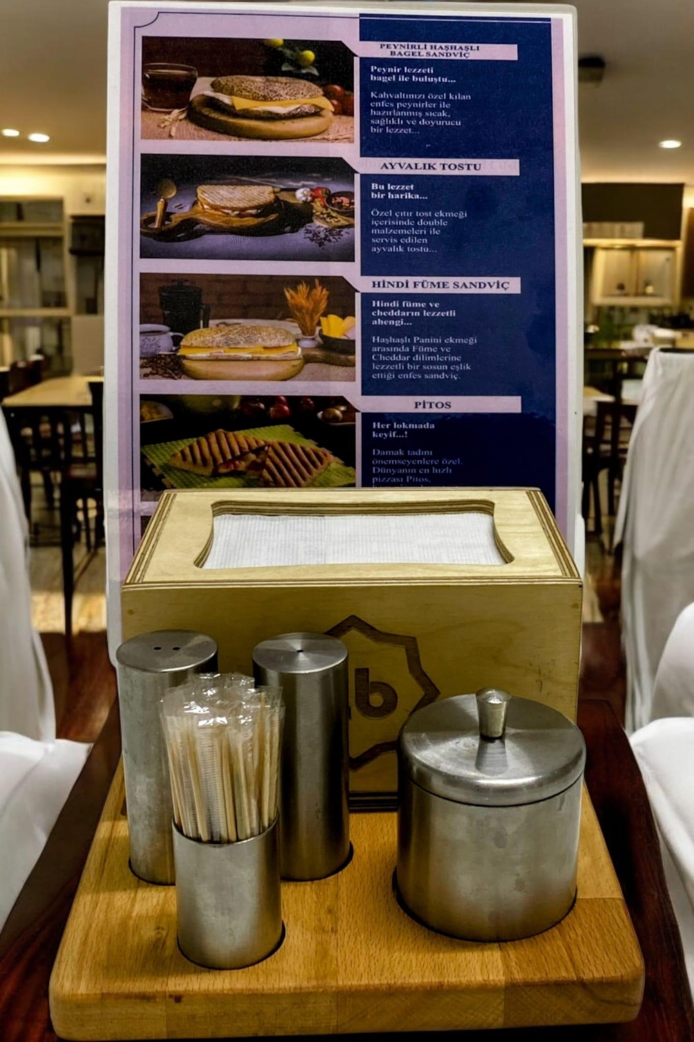 LİVABORD AHŞAP MENAJ TAKIMI LBMNJ006