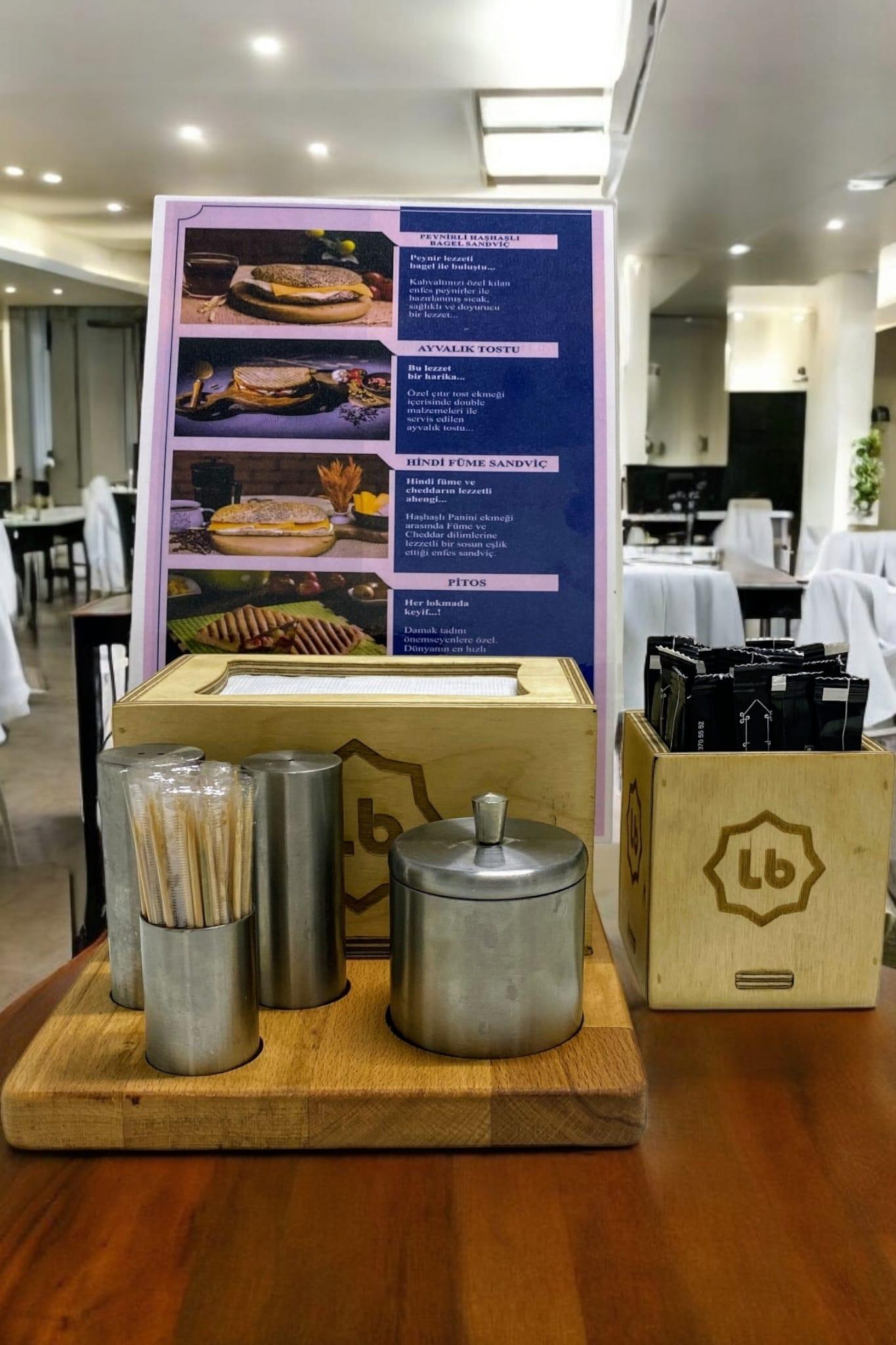 LİVABORD AHŞAP MENAJ TAKIMI LBMNJ006